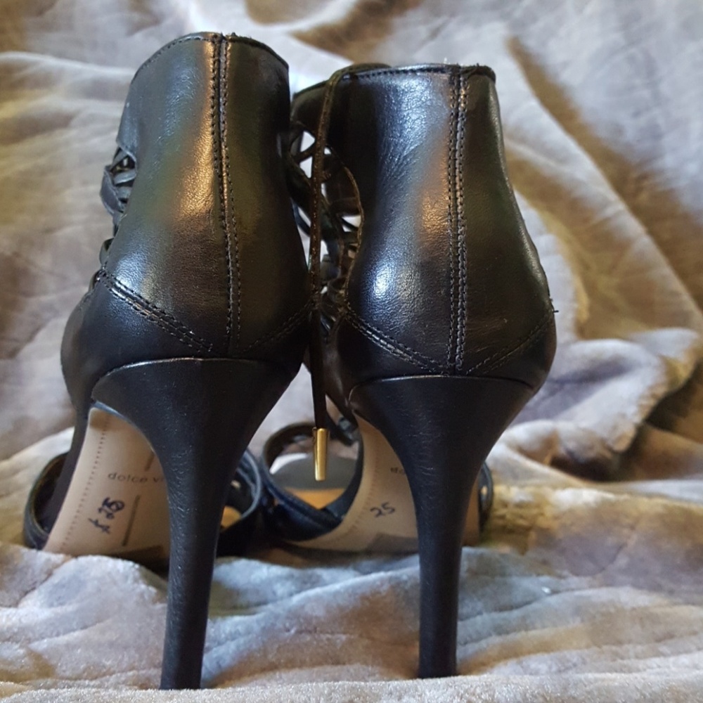 Shoes - Picture 3 of 4